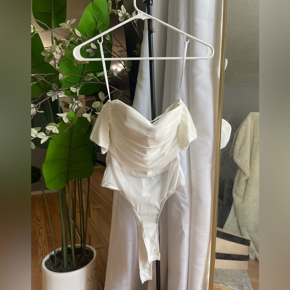 Windsor Sweetheart Cuff Sleeve Bodysuit